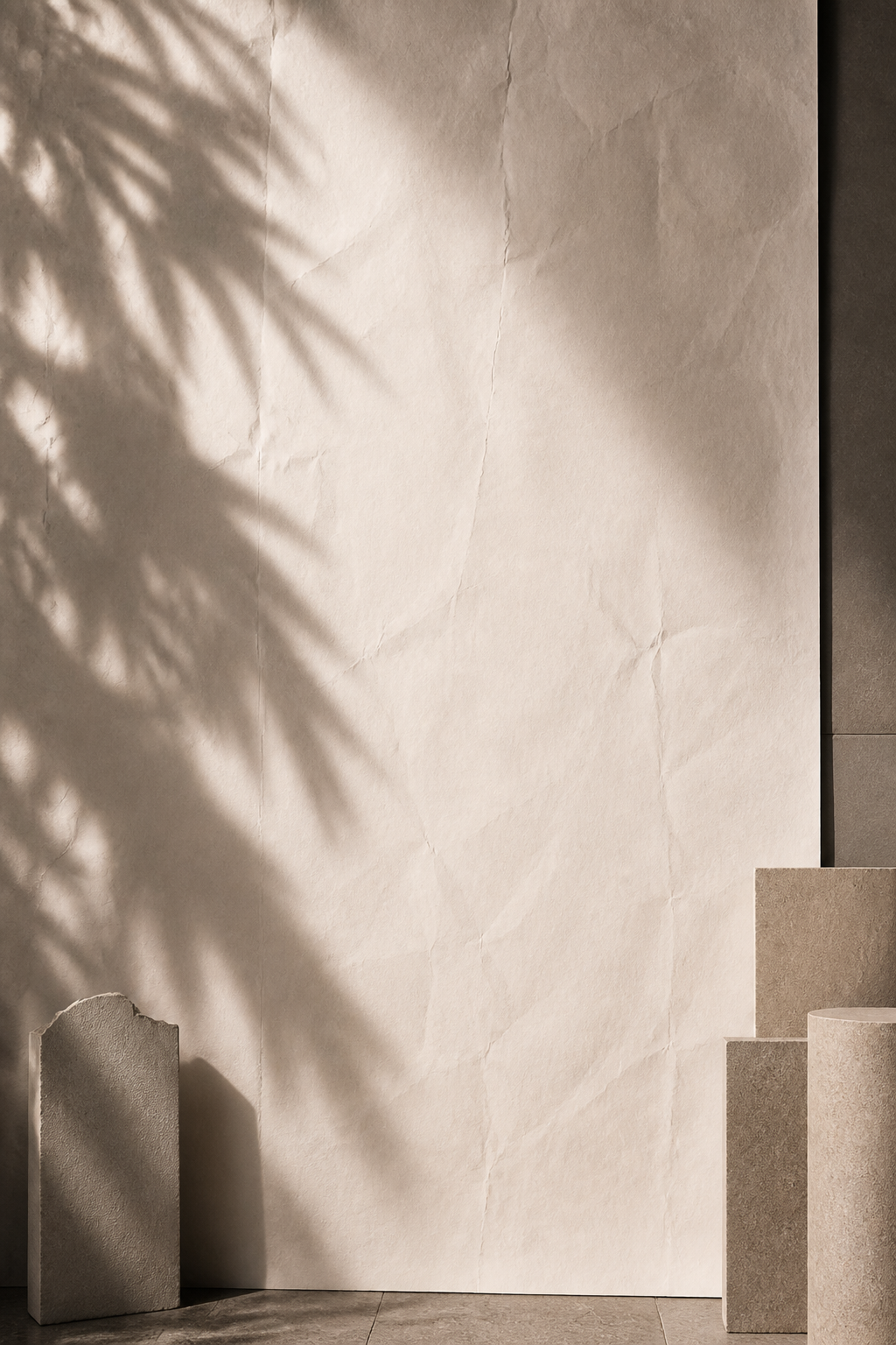 Fondo editorial de papel texturizado con sombras suaves
